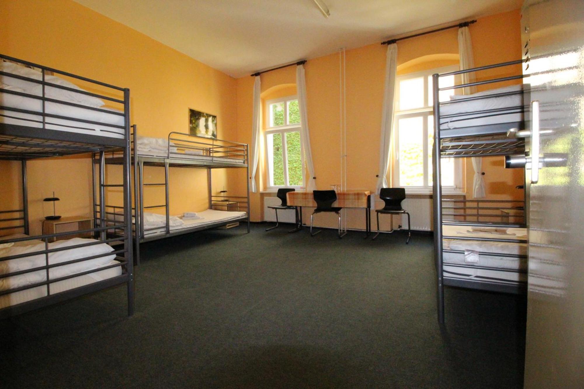 Single Bed 6-Bed Dormitory Room